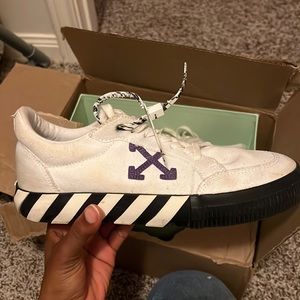 off white low vulcanized women’s sneaker size 40 (9/5)